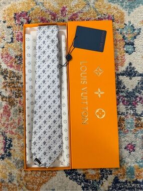 Louis Vuitton Vivienne Gray & White Tie